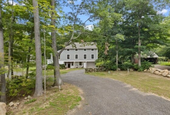 24049441 147 Pequot Avenue