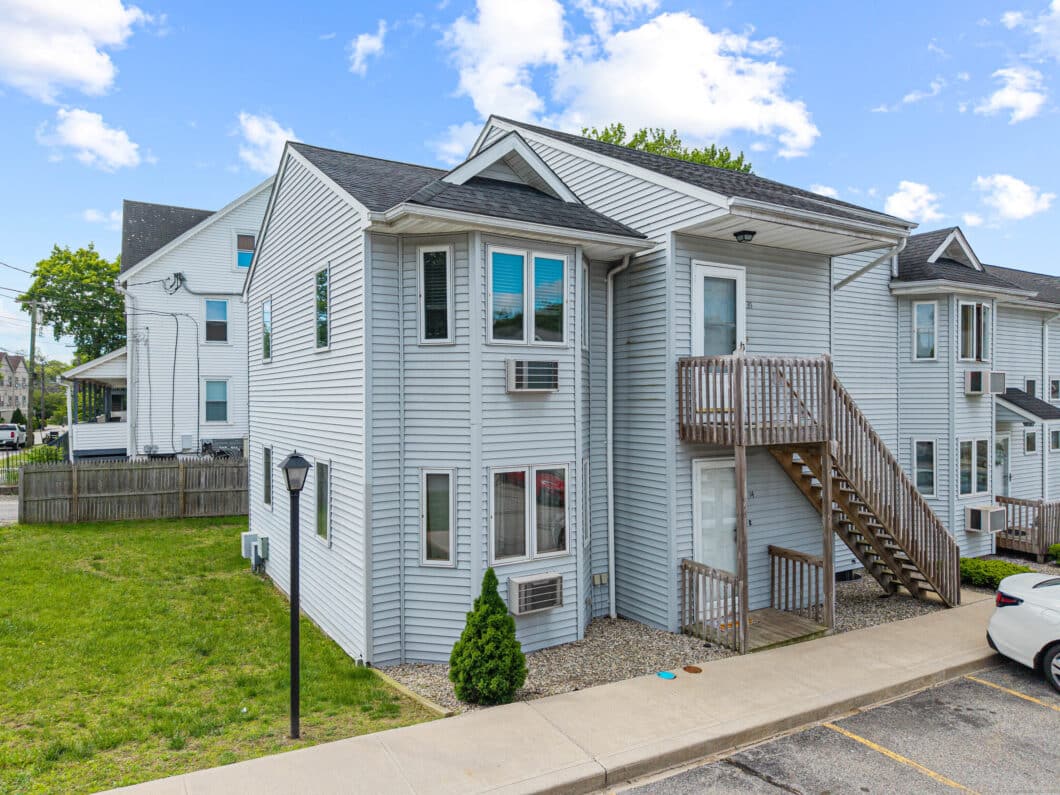 24097376 42 Anthony Street APT 35