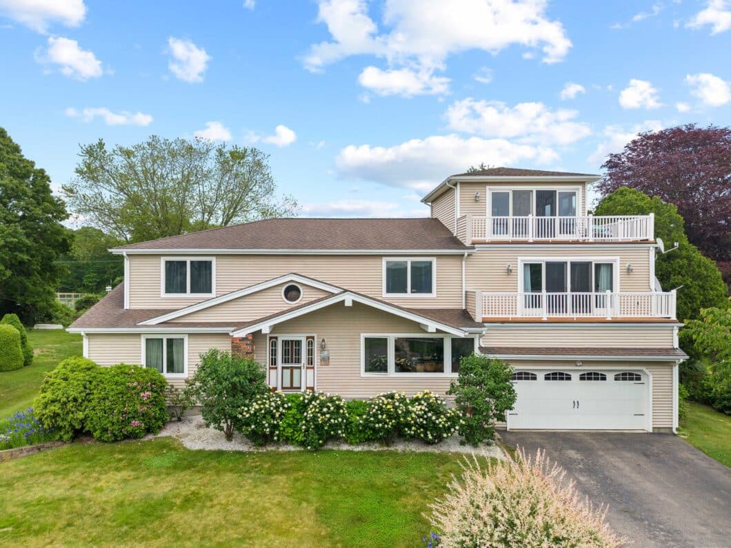 24102760 224 Neptune Drive