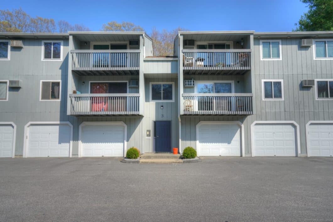 24032662 82 Buddington Road APT 5