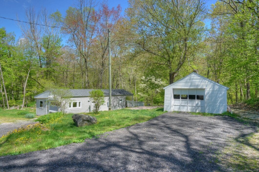 24039470 10 Milltown Road