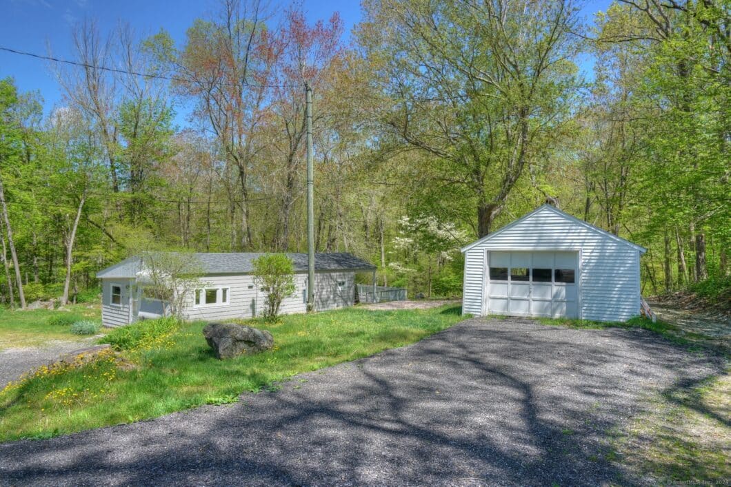 24039470 10 Milltown Road