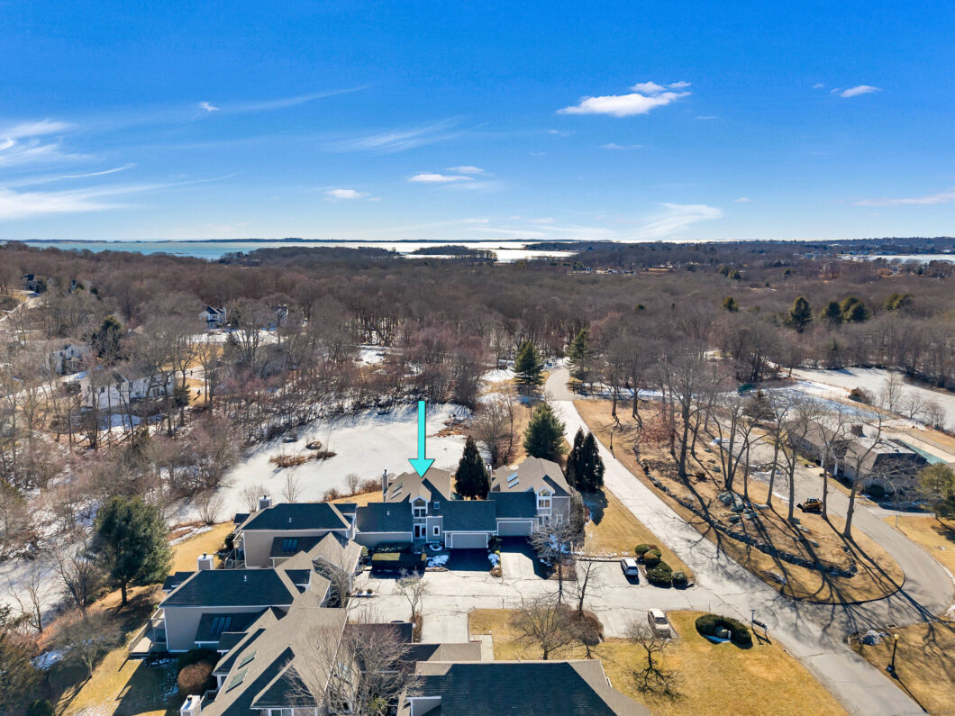 24073416 2 Pondside Court 2