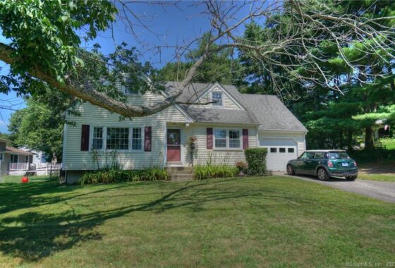 170593609 562 New London Road