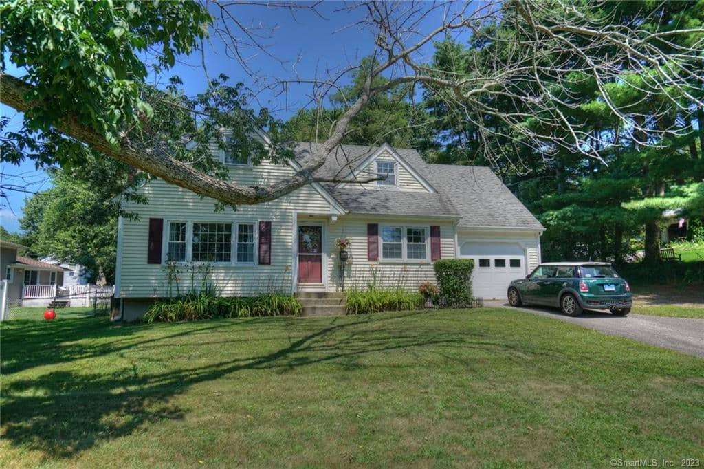 170593609 562 New London Road