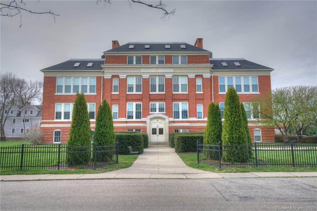 170602717 6 School Street (mystic) 3