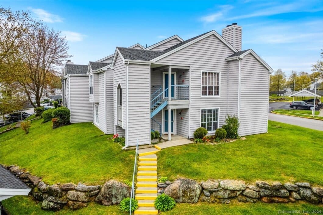 24015732 33 Crown Knoll Court APT 59