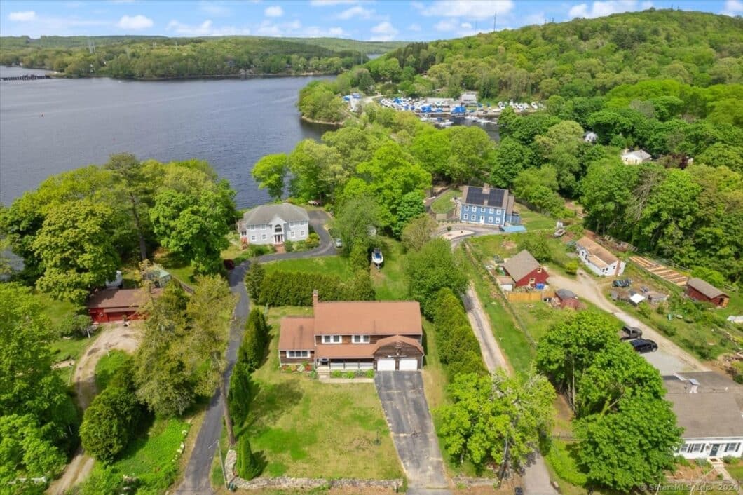 24018646 60 Hurlbutt Road