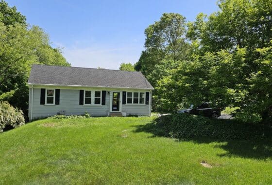 24021197 31 Pawcatuck Avenue