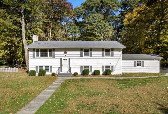 24048080 10 Pequot Drive