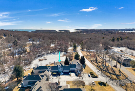 24073416 2 Pondside Court 2