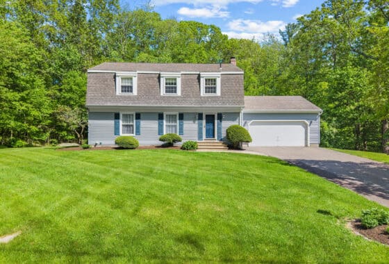 24097355 14 Robin Hood Drive