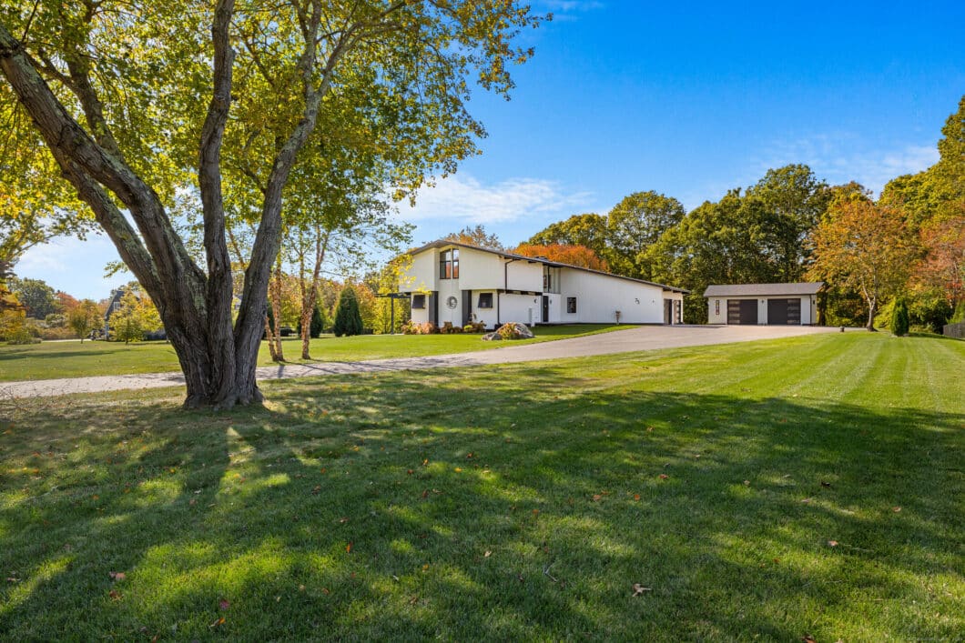 24131812 75 Montauk Avenue