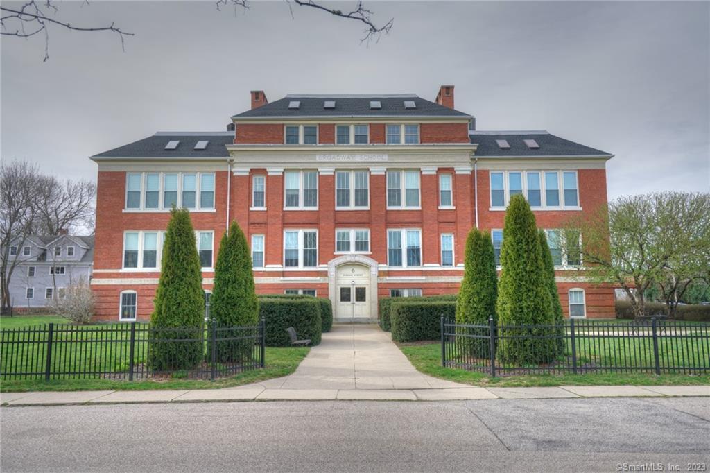 170602717 6 School Street (mystic) 3