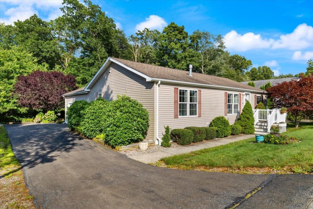 24040996 24 Cliff Road