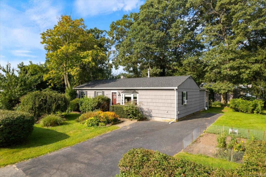 24042539 22 Nantucket Drive