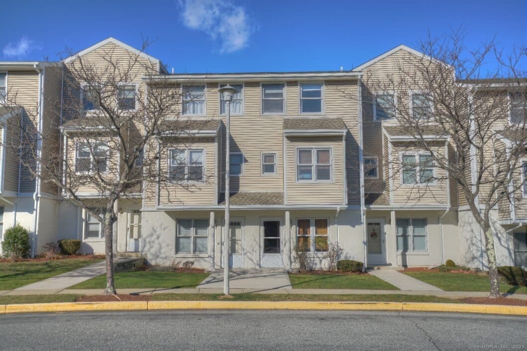 24067070 69 Cobblestone Drive 69