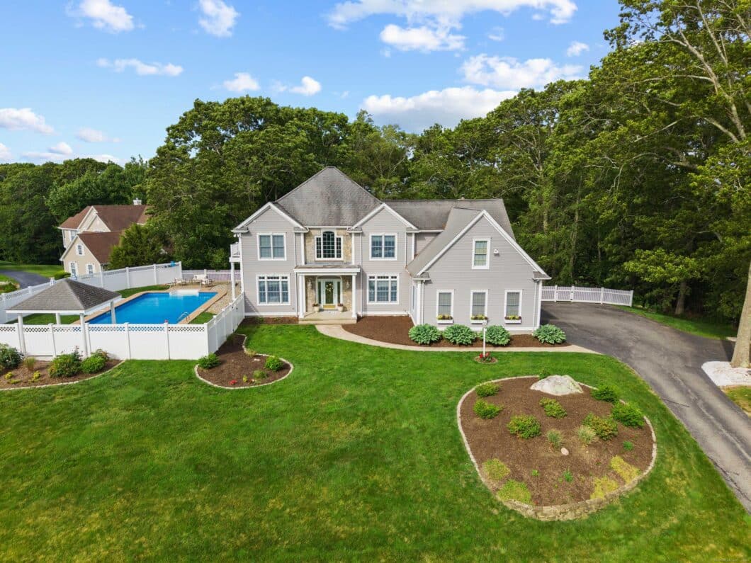 24078966 9 Leeward Lane