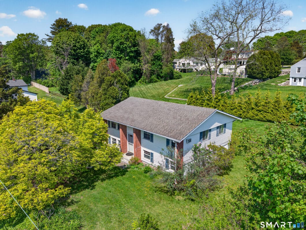 24176055 662 Groton Long Point Road