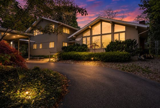 24179047 104 Parkway S