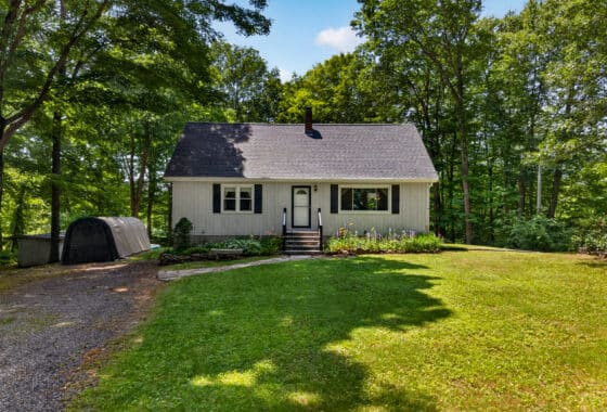 24188236 304 Providence New London Tpk
