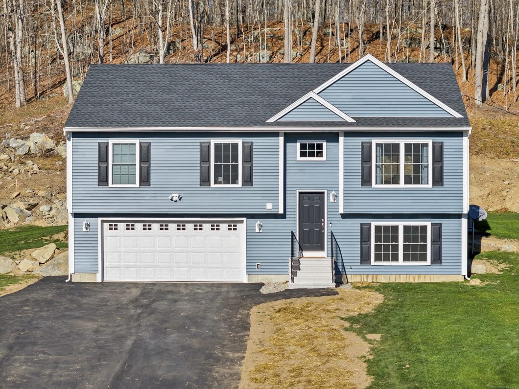 24112945 40 Lake Of Isles Road
